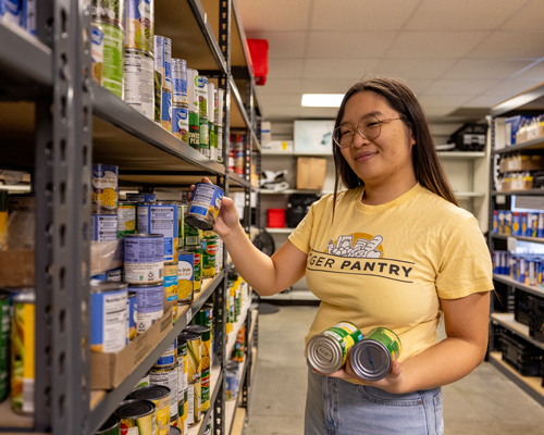 Student volunteering at Tiger Pantry.